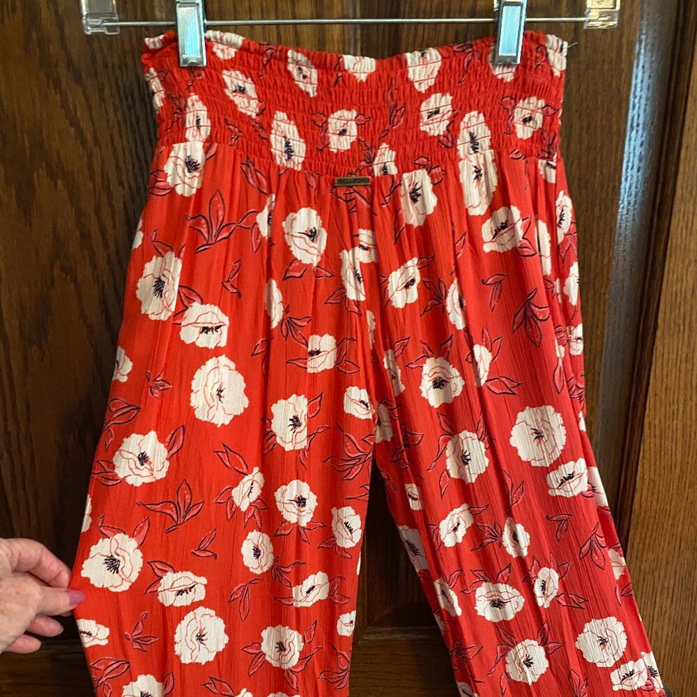 Billabong Women’s Red White Poppies Floral Slit Leg Harem Pants Size XS NWT